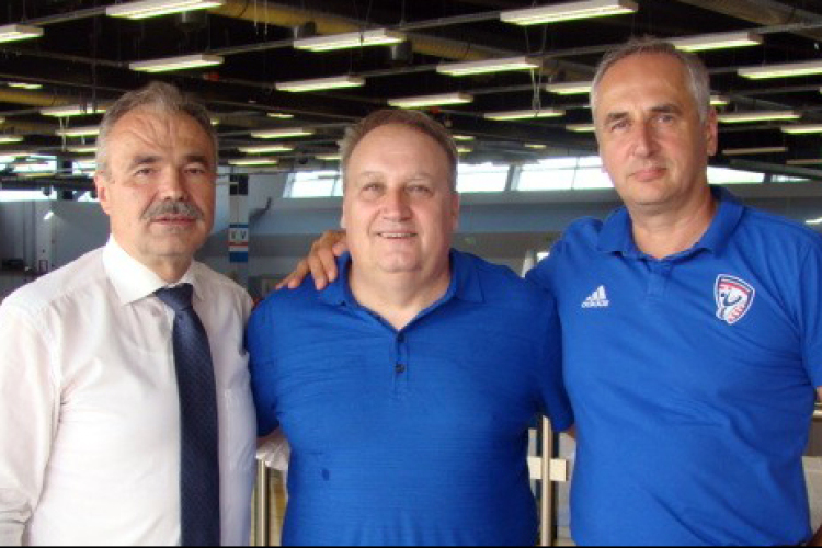 Miniszteri látogatás az MKC kézilabdacsapatánál