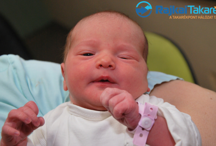 Szűcs Dóra, 3200 gr. Csorna