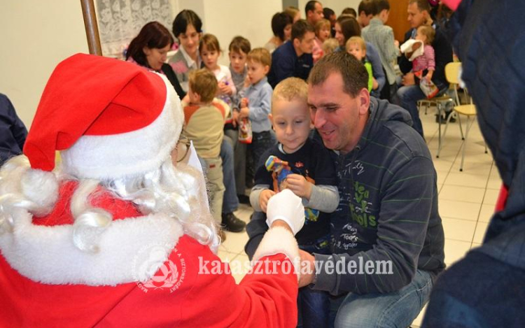 Mosonmagyaróvári laktanyában is járt a Mikulás 