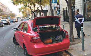 Nyitott csomagtartóval ingyenes a parkolás