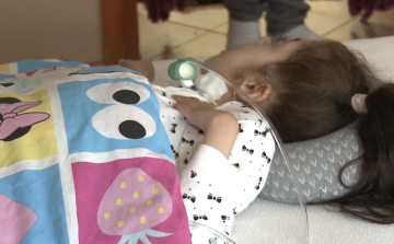 Speciális terápia segíthet az agysorvadásban szenvedő lányon