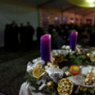 Szent György Lovagrend - száz méteres szentkalács osztása, adventi gyertya gyújtás (Fotó: Horváth Attila)