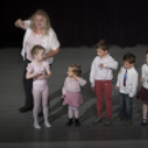 Jótékonysági műsor a Fehér Ló táncos kiscsoportjainak javára.