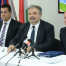 Mosonmagyaróvári sportcsarnok támogatói szerződésének aláírására