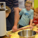 Pillangó Óvoda és Mini Bölcsőde, kolbásztöltés 