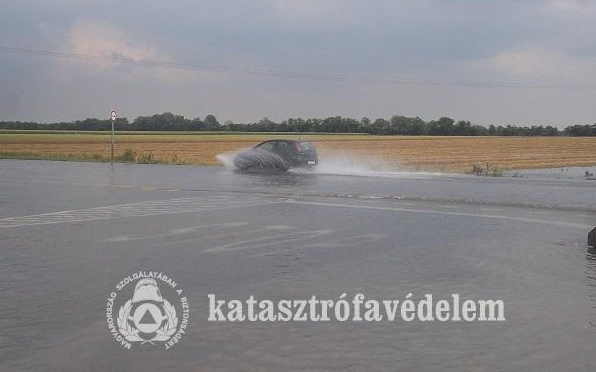 Eső és viharos szél érte el megyénket tegnap délután 