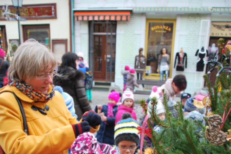 Karácsonyfát díszítettek az óvodások (Fotó: Nagy Mária)