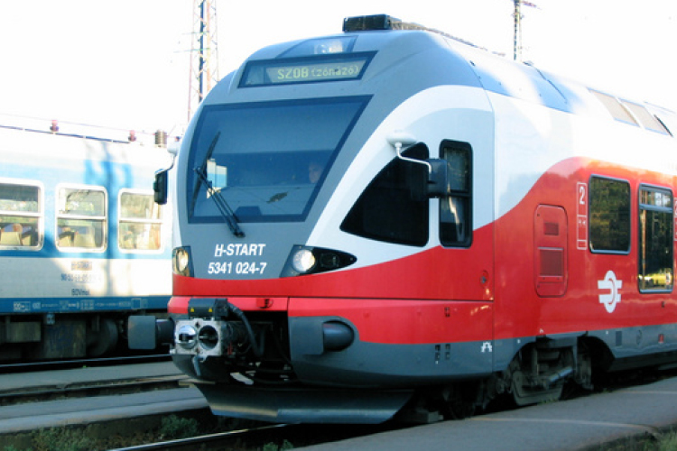 Ismét vonaton próbálkoztak a határsértők