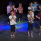 Jótékonysági műsor a Fehér Ló táncos kiscsoportjainak javára.