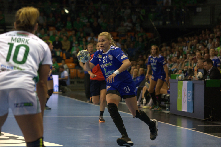 MKC - Simona Szarková visszatér