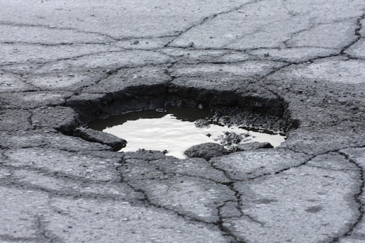 Dokumentáljuk a kátyúkárokat!