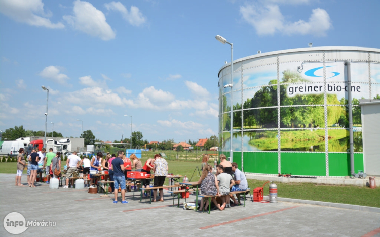 Jubileumi kikapcsolódás a családtagokkal együtt