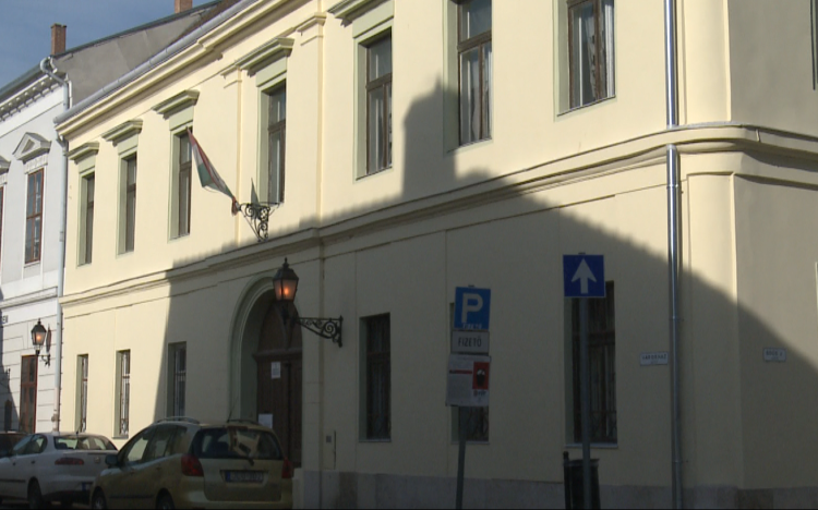 A Levéltár épületébe költöznek a piaristás diákok 