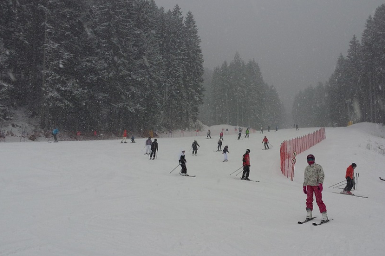 Holtan találtak a sípályán egy magyar síelőt Ausztriában 