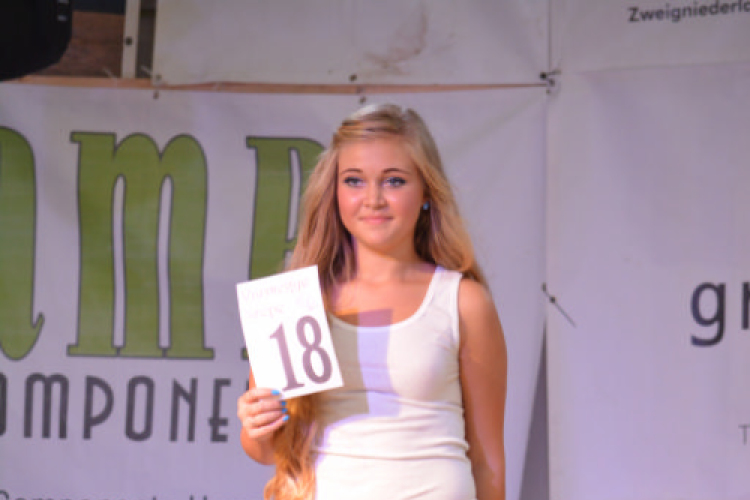 Vármegye szépe verseny 2 (Fotó: Nagy Mária)