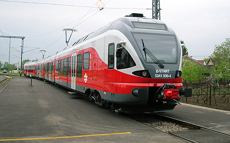 Határsértők gyalog és vonaton