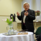 Böröndi Lajos: Elhúzódó tűzszünet - Költészet napi könyvbemutató (Fotó: Horváth Attila)