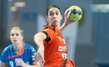 Balkezes bombázó az MKC-ban