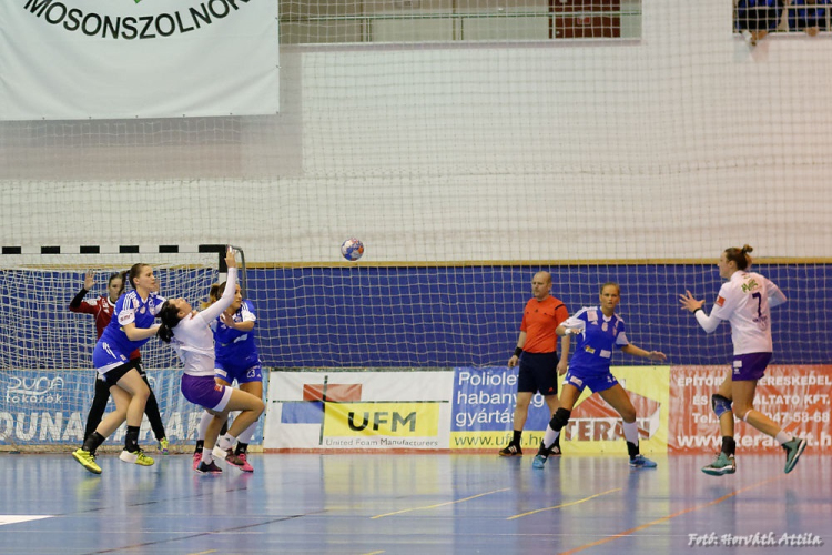 Női kézilabda NBI, Alapszakasz: 20. forduló MKC SE – Békéscsabai Előre NKSE (35-25) (Fotó: Horváth Attila)