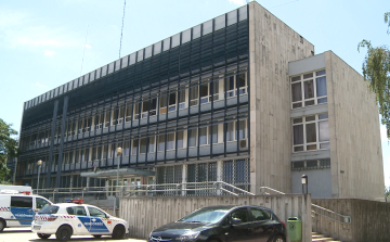 Eltiltás alatt, kábítószer hatása alatt vezetett