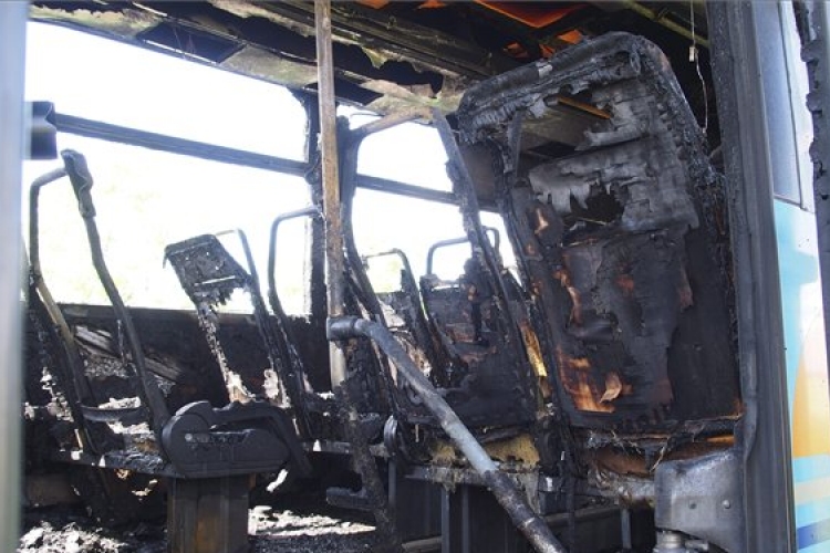 Kiégett egy távolsági autóbusz Végegyházánál