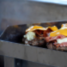 Hamburgerervő verseny az Englernél (Fotó: Patács Judit)