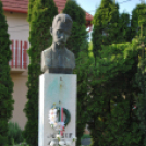 Költészet napi koszorúzás a József Attila szobornál (Fotó: Nagy Mária)