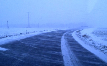 Ítéletidő, nehezen járható útszakaszok - Váltakozó irányú forgalom Győr megyei főutakon