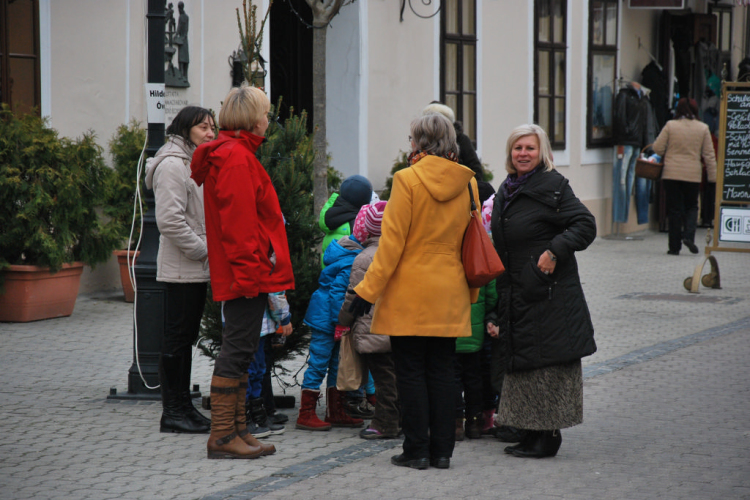 Karácsonyfát díszítettek az óvodások (Fotó: Nagy Mária)
