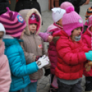 Karácsonyfát díszítettek az óvodások (Fotó: Nagy Mária)