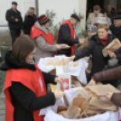 Szent Erzsébet napi kenyér osztás