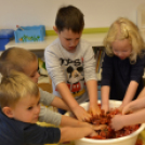 Pillangó Óvoda és Mini Bölcsőde, kolbásztöltés 