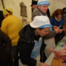 Kolbásztöltő verseny (Fotó: Nagy Mária)