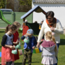 Modern játszóteret hozott a húsvéti nyuszi a Pillangó óvodásoknak és bölcsődéseknek