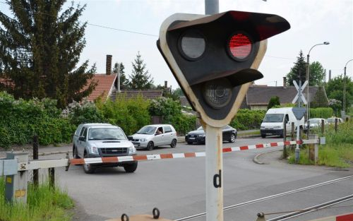Lezárják a vasúti átjárót