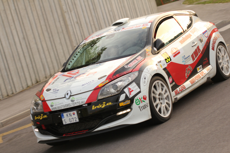 Kell nyomni a gázt az elejétől a végéig