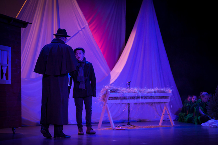 Karácsonyi műsor a  Flesch Károly Kulturális Központ színháztermében