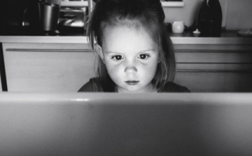 Ingyenes szűrőszoftver a kiskorúak védelme érdekében