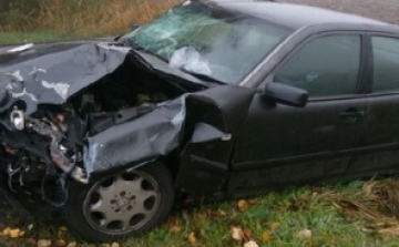 Pénzbírság és járművezetéstől eltiltás a szoborrongálónak