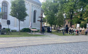 Trianonra emlékezett a város