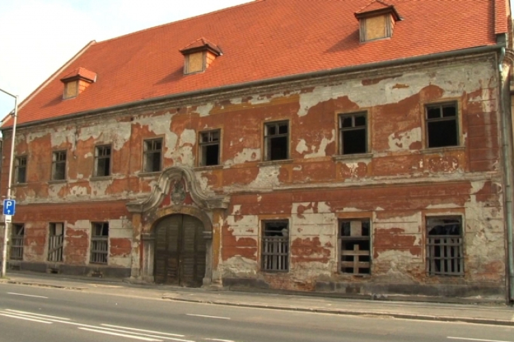 Felújítják a homlokzatot