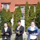 Koszorúzás a József Attila szobornál (Fotó: Nagy Mária)