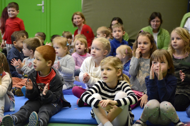 Hangszer bemutató a Pillangó Óvoda és Mini Bölcsődében