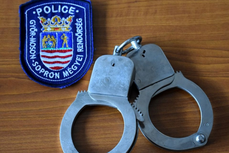 Bedrogozva, barátja irataival akarta igazolni magát