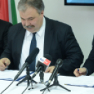 Mosonmagyaróvári sportcsarnok támogatói szerződésének aláírására