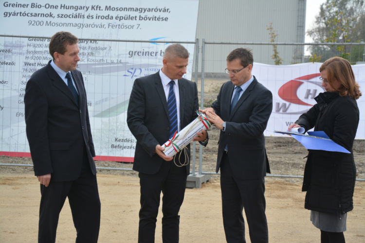 Greiner Bio-One alapkőletétel (Fotó: Nagy Mária)