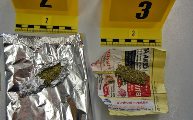 Kábítószergyanús anyagra bukkantak a mosonmagyaróvári rendőrök