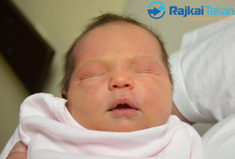 Varga Flóra, 3330 gr. Jánossomorja