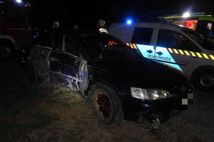 Fának csapódott a 20 éves máriakálnoki sofőr