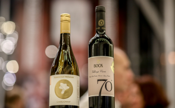 II. Vinóvár - a Bock70+ és a Kamocsay Chardonnay lettek a város borai 